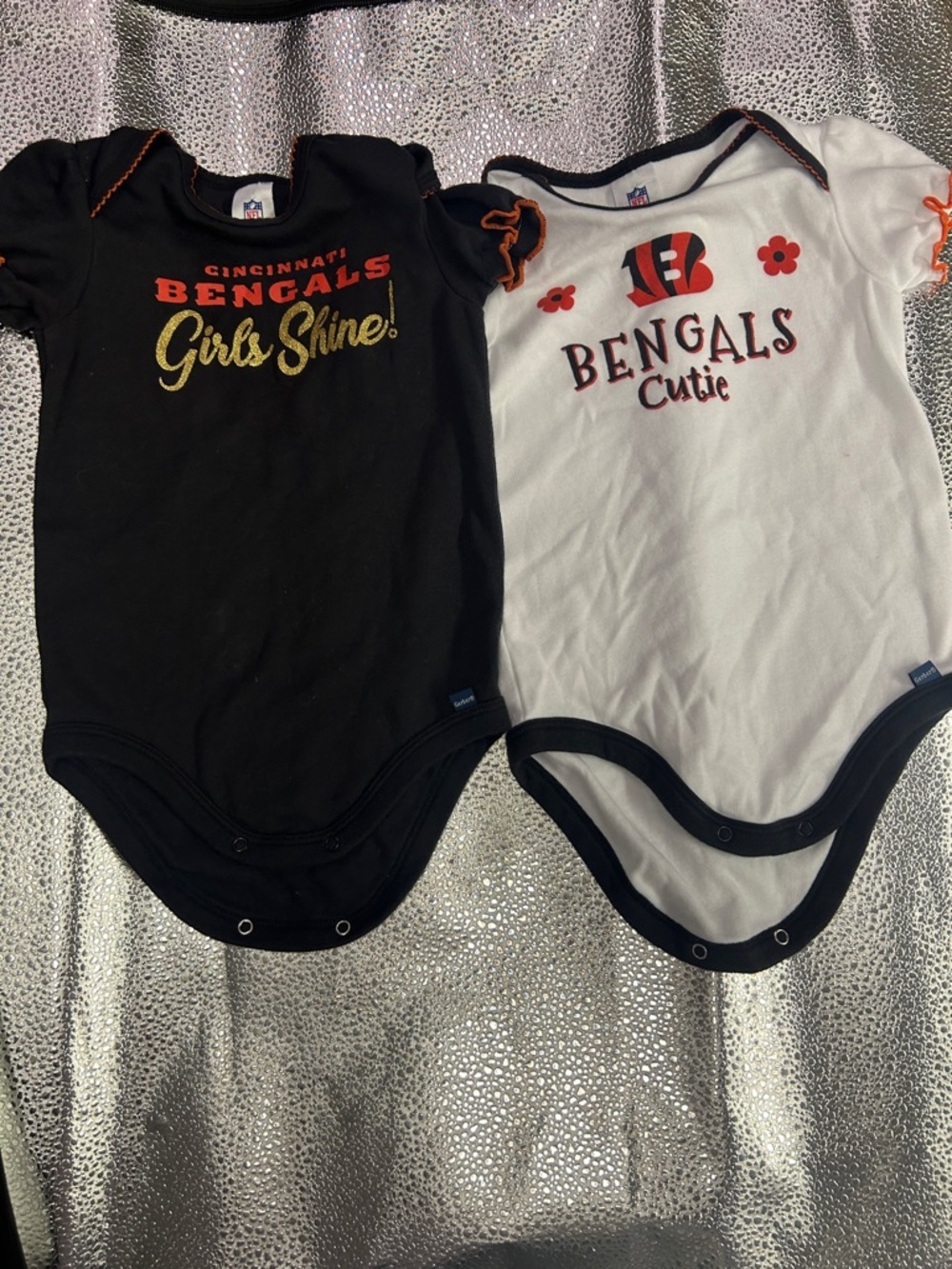 (2)Cincinnati Bengals Baby Onesie Set - Black & White with Orange Accents Unisex - Picture 5 of 7